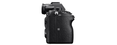 Камера α7R III з 35-міліметровою повнокадровою матрицею та